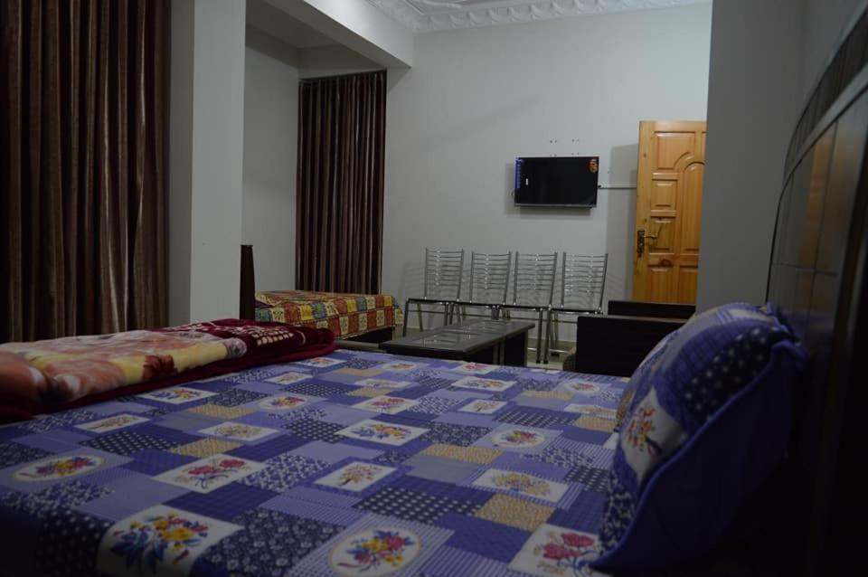 מוזפראבאד Hotel Crown City מראה חיצוני תמונה